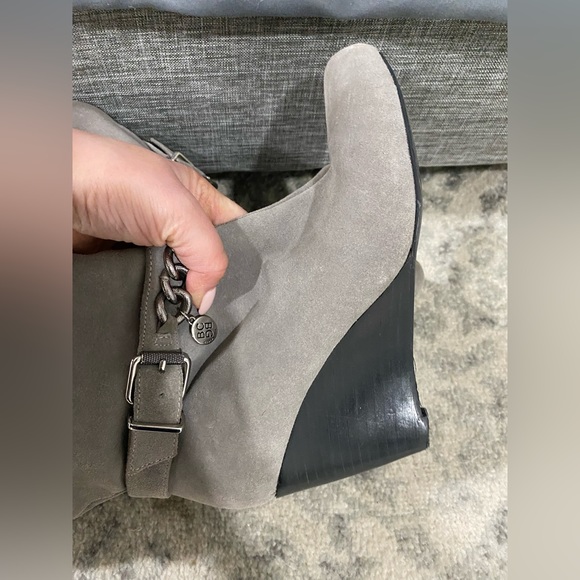 Like new BCBG gray leather boots with silver buckle - Picture 6 of 9